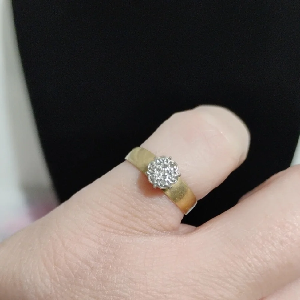 10kt Solid Gold Elegant Diamond Cluster Vintage Ring Size 5 - Picture 3 of 11